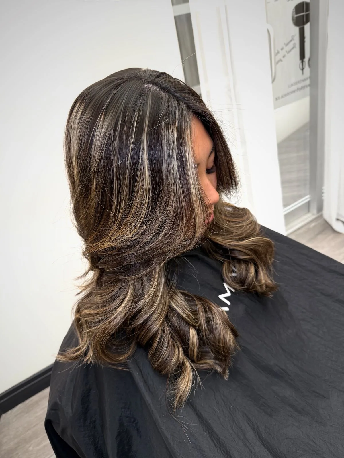 Dark base with bright blonde money piece highlights