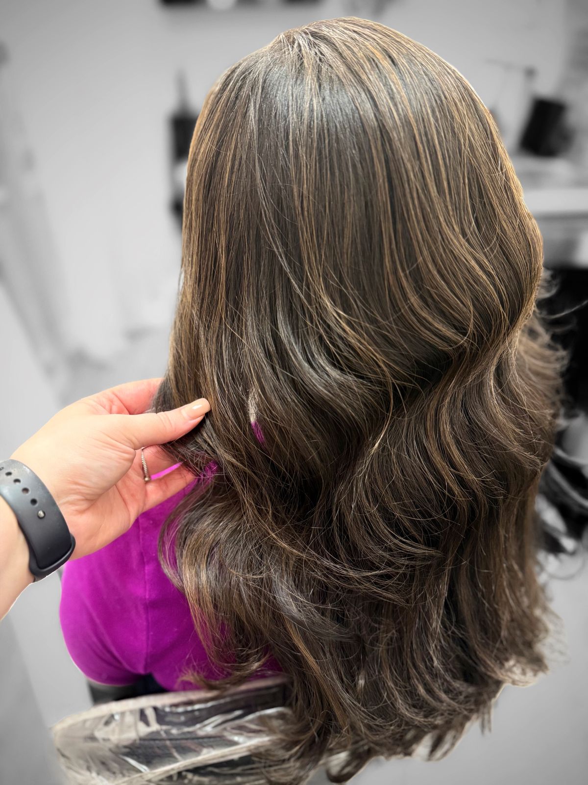 Castaño con mechas balayage en tonos miel cálidos