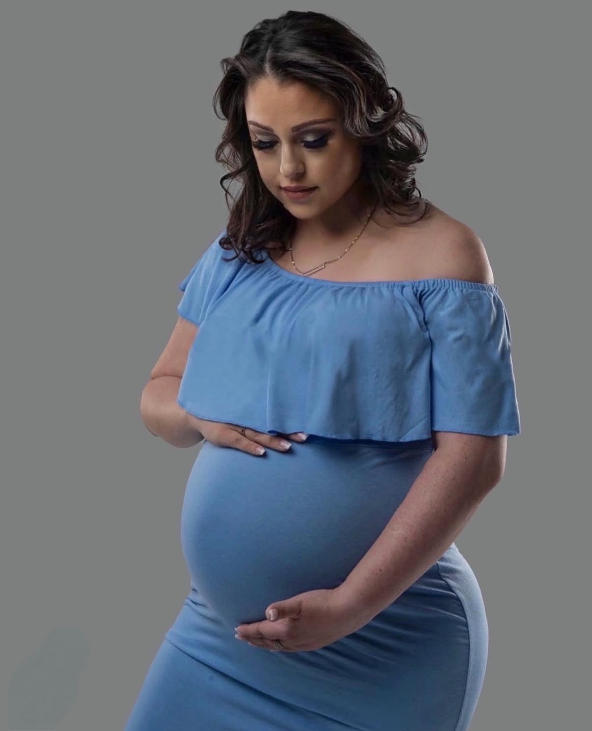 Trucco drammatico smokey eye con ricci definiti per eventi