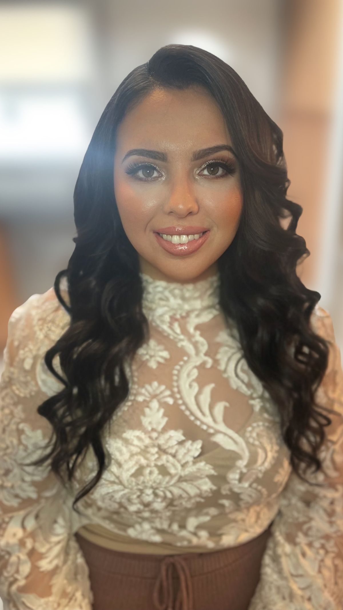 Onde Hollywood con trucco glamour completo per eventi formali